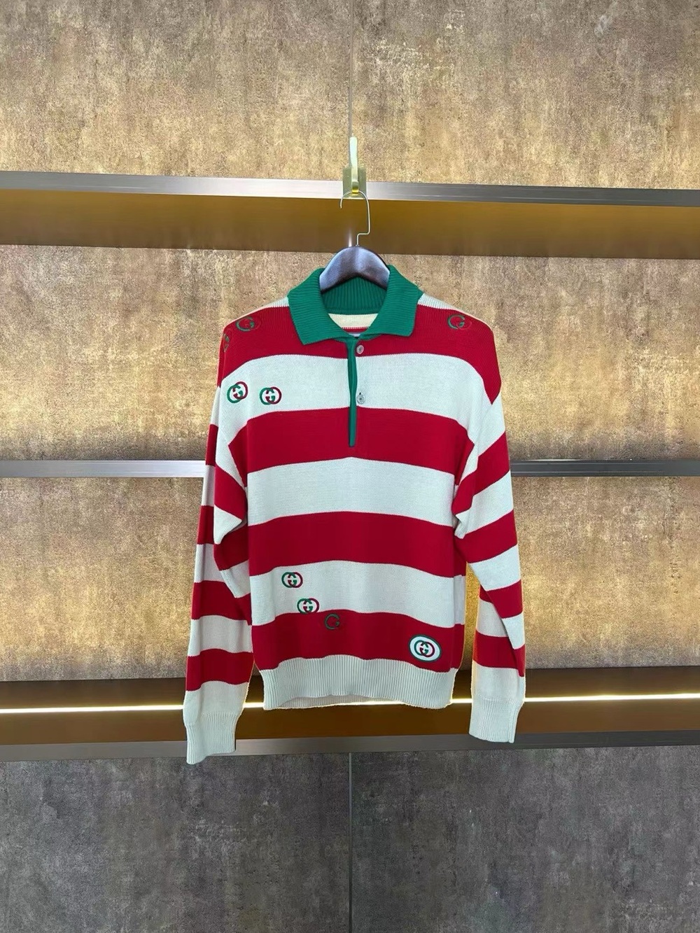 🚩steal Gucci Red and White Striped V-Neck Polo Sweater with Green Collar